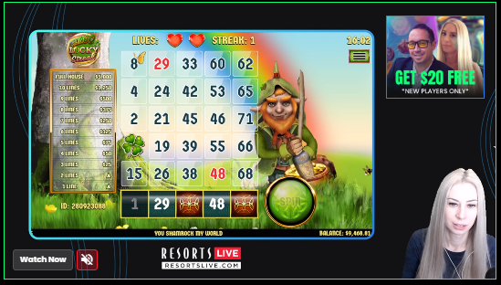 Gambar peralatan slot kasino langsung Resor, seorang wanita sedang memainkan permainan slot Lucky streak langsung.  Gim ini menampilkan leprechaun di sebelah kotak angka.  